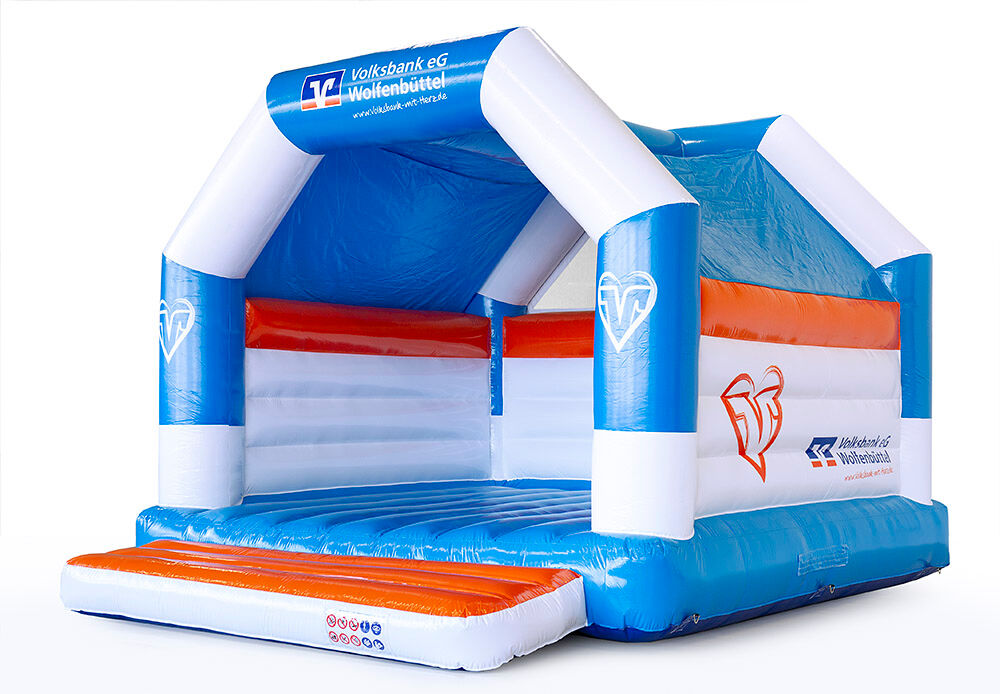 Zamów teraz wykonany na zamówienie zamek do skakania Volksbank Super w rozmiarze 6,2 x 5,0 x 4,1 metra we własnej tożsamości korporacyjnej, kolorach i logo w JB Dmuchańce Polska. Sprzedam spersonalizowany dmuchane zamki